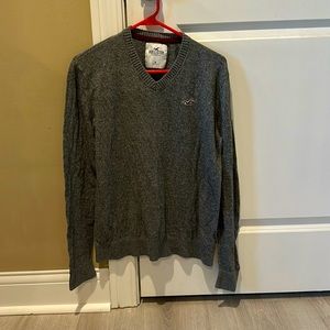 Dark gray juniors Hollister sweater